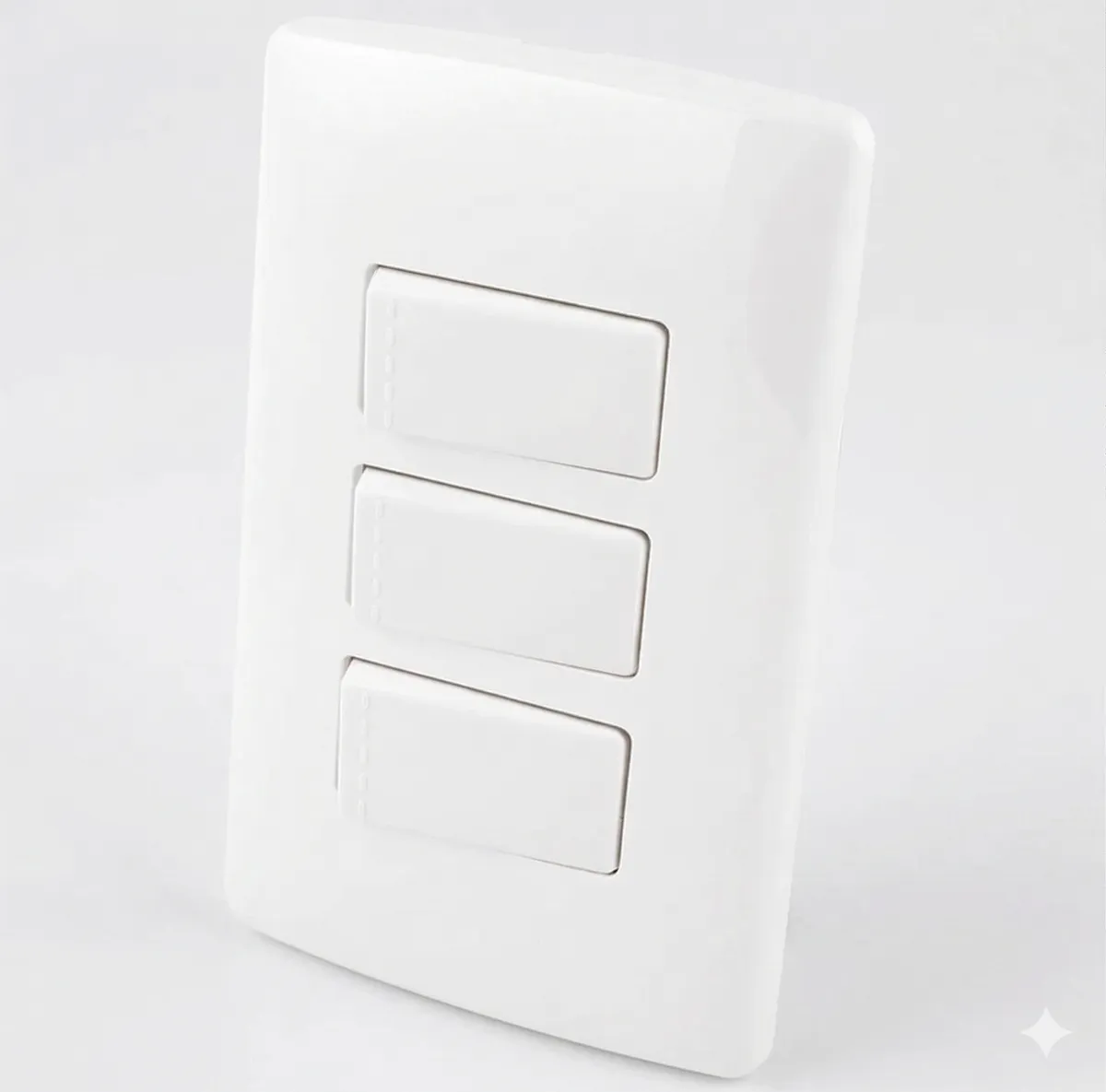 Apagador Triple Sencillo de Tecla con Placa Plástica Blanca Aksi